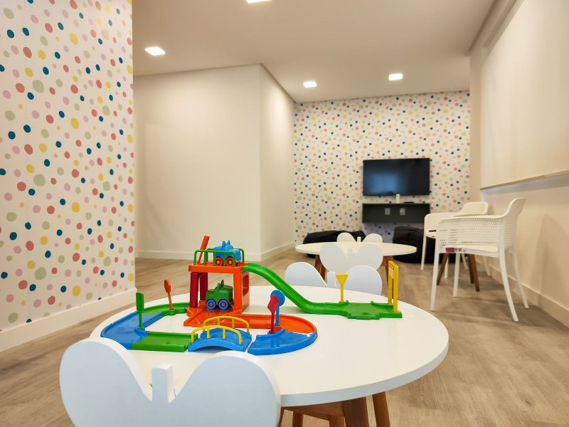 APARTAMENTO NASCENTE TOTAL 2 QUARTOS SUÍTE VARANDA 2 GARAGENS À VENDA EM BROTAS! Rua Parambu Salvador - 