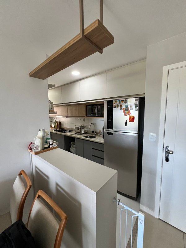 APARTAMENTO NASCENTE TOTAL 2 QUARTOS SUÍTE VARANDA 2 GARAGENS À VENDA EM BROTAS! Rua Parambu Salvador - 