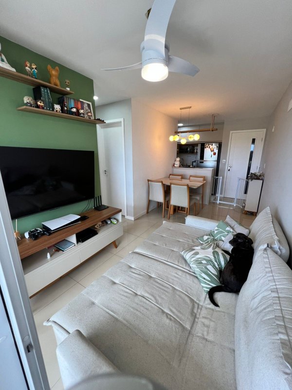 APARTAMENTO NASCENTE TOTAL 2 QUARTOS SUÍTE VARANDA 2 GARAGENS À VENDA EM BROTAS! Rua Parambu Salvador - 