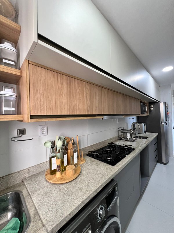 APARTAMENTO NASCENTE TOTAL 2 QUARTOS SUÍTE VARANDA 2 GARAGENS À VENDA EM BROTAS! Rua Parambu Salvador - 