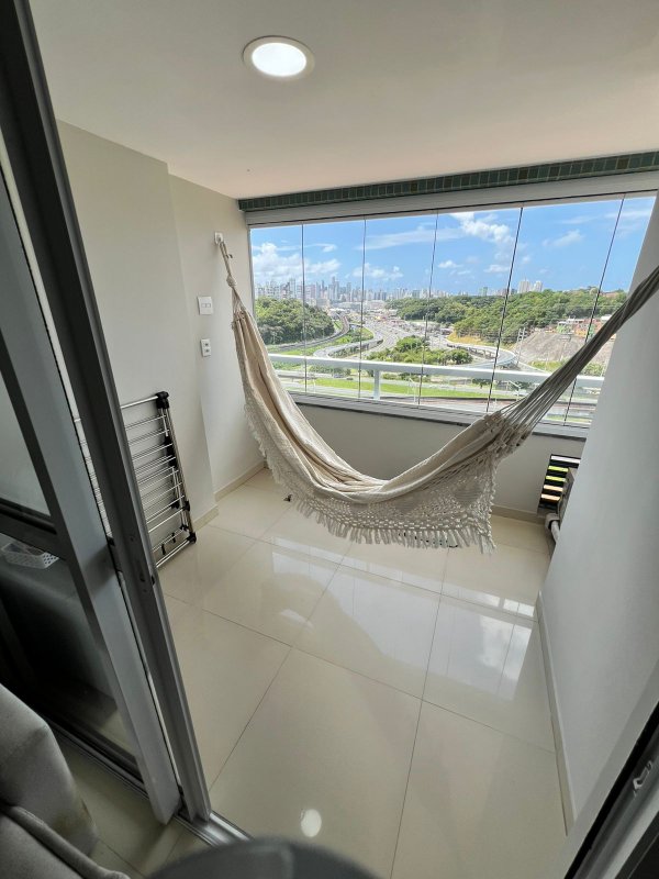 APARTAMENTO NASCENTE TOTAL 2 QUARTOS SUÍTE VARANDA 2 GARAGENS À VENDA EM BROTAS! Rua Parambu Salvador - 