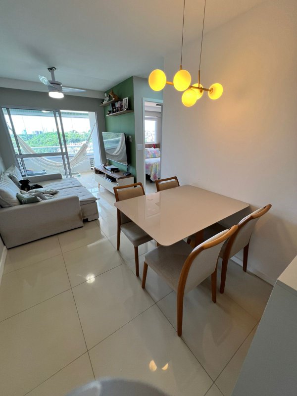 APARTAMENTO NASCENTE TOTAL 2 QUARTOS SUÍTE VARANDA 2 GARAGENS À VENDA EM BROTAS! Rua Parambu Salvador - 