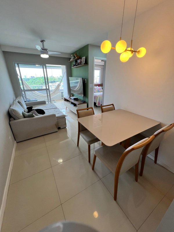 APARTAMENTO NASCENTE TOTAL 2 QUARTOS SUÍTE VARANDA 2 GARAGENS À VENDA EM BROTAS! Rua Parambu Salvador - 