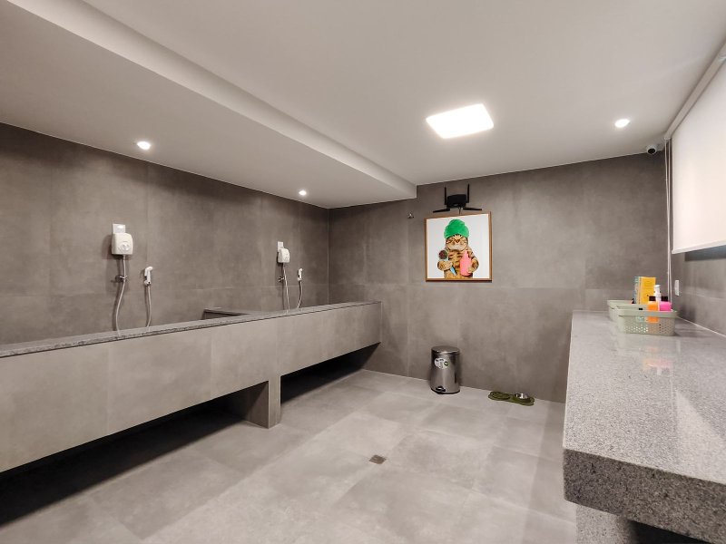 APARTAMENTO NASCENTE TOTAL 2 QUARTOS SUÍTE VARANDA 2 GARAGENS À VENDA EM BROTAS! Rua Parambu Salvador - 