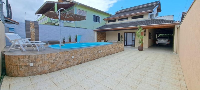 ✨ Belíssimo Sobrado no Jardim Aruan  Caraguatatuba - 