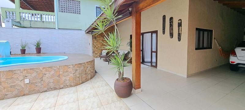 ✨ Belíssimo Sobrado no Jardim Aruan  Caraguatatuba - 