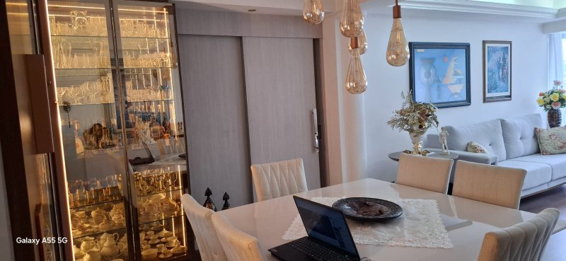 Apartamento 3 Quartos sendo 1 Su&iacute;te de 113m&sup2; privativos, 1 vaga,  decorado e Mobiliado Rua Presidente Coutinho Florianópolis - 