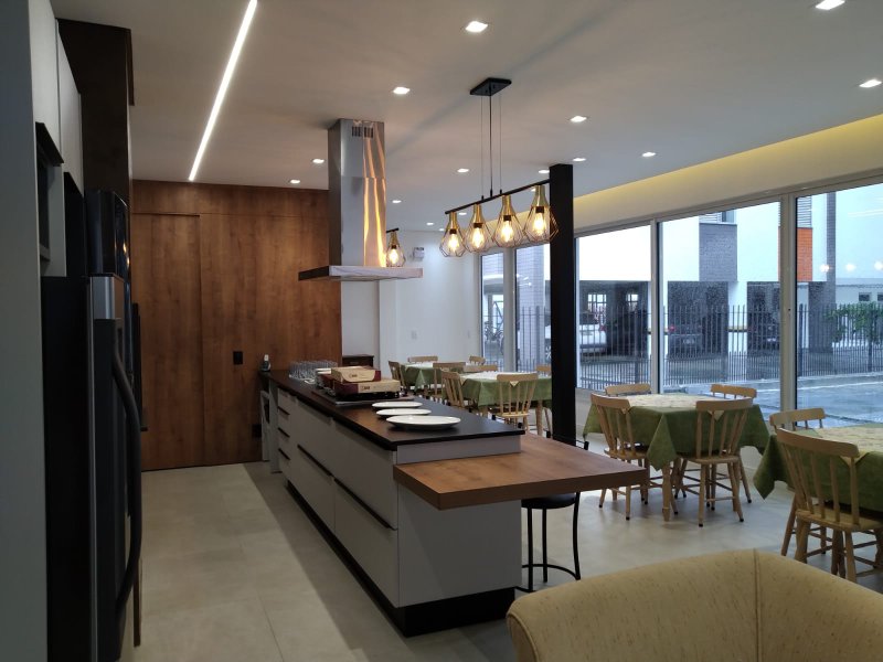 Apartamento 3 Quartos sendo 1 Su&iacute;te de 113m&sup2; privativos, 1 vaga,  decorado e Mobiliado Rua Presidente Coutinho Florianópolis - 