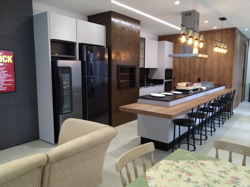 Apartamento 3 Quartos sendo 1 Su&iacute;te de 113m&sup2; privativos, 1 vaga,  decorado e Mobiliado Rua Presidente Coutinho Florianópolis - 