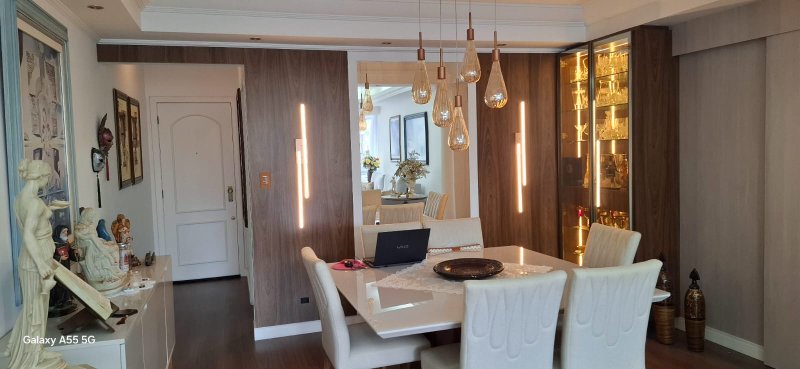 Apartamento 3 Quartos sendo 1 Su&iacute;te de 113m&sup2; privativos, 1 vaga,  decorado e Mobiliado Rua Presidente Coutinho Florianópolis - 