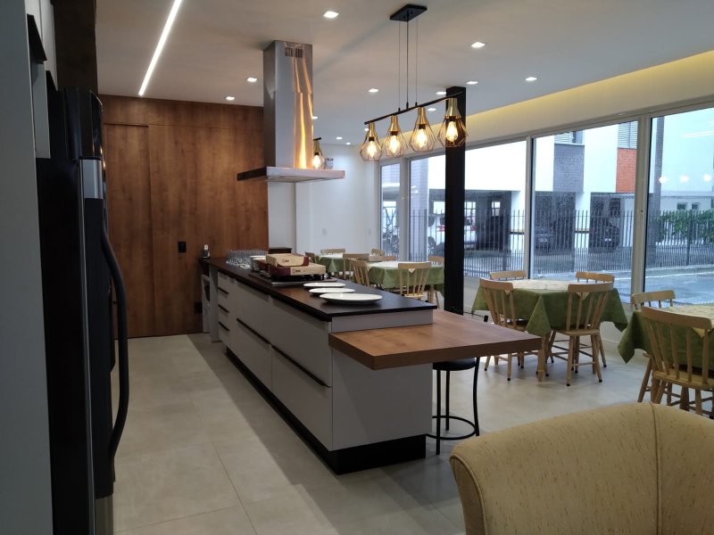 Apartamento 3 Quartos sendo 1 Su&iacute;te de 113m&sup2; privativos, 1 vaga,  decorado e Mobiliado Rua Presidente Coutinho Florianópolis - 