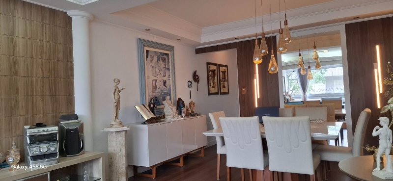 Apartamento 3 Quartos sendo 1 Su&iacute;te de 113m&sup2; privativos, 1 vaga,  decorado e Mobiliado Rua Presidente Coutinho Florianópolis - 