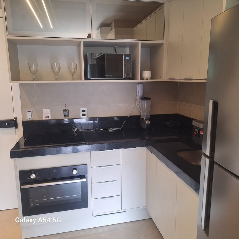 APARTAMENTOS 1/4 SALA PARA LOCAÇÃO  EM ONDINA COM VISTA PRO CARNAVA COM ROOFTOP!! Avenida Oceânica Salvador - 