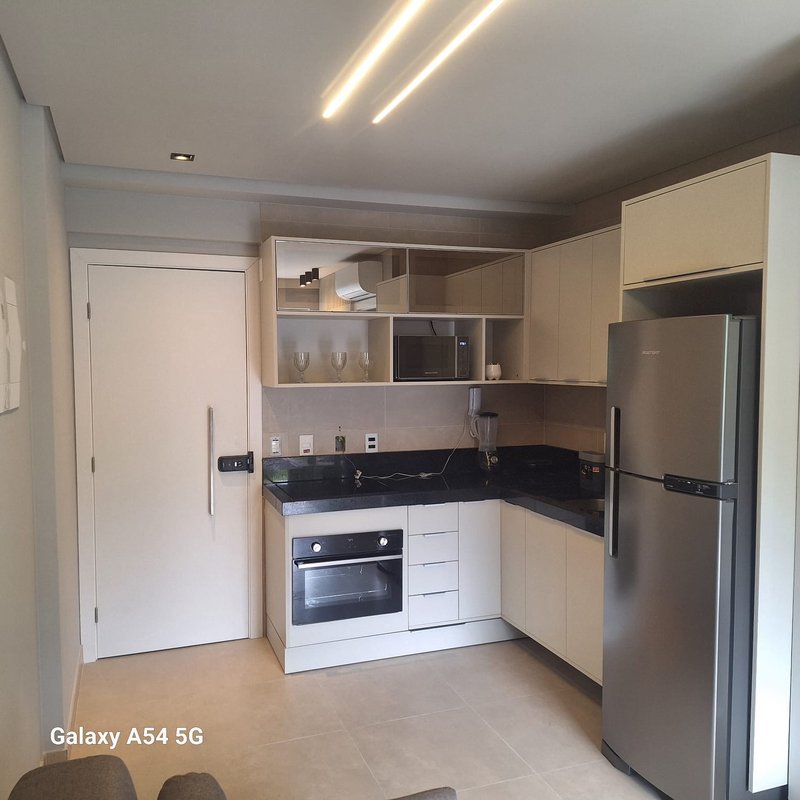 APARTAMENTOS 1/4 SALA PARA LOCAÇÃO  EM ONDINA COM VISTA PRO CARNAVA COM ROOFTOP!! Avenida Oceânica Salvador - 