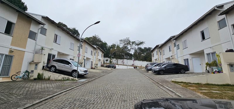 Sobrado com 4 Dormitórios no Residencial Caminho do Mar  Mogi das Cruzes - 