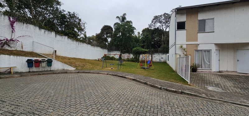 Sobrado com 4 Dormitórios no Residencial Caminho do Mar  Mogi das Cruzes - 