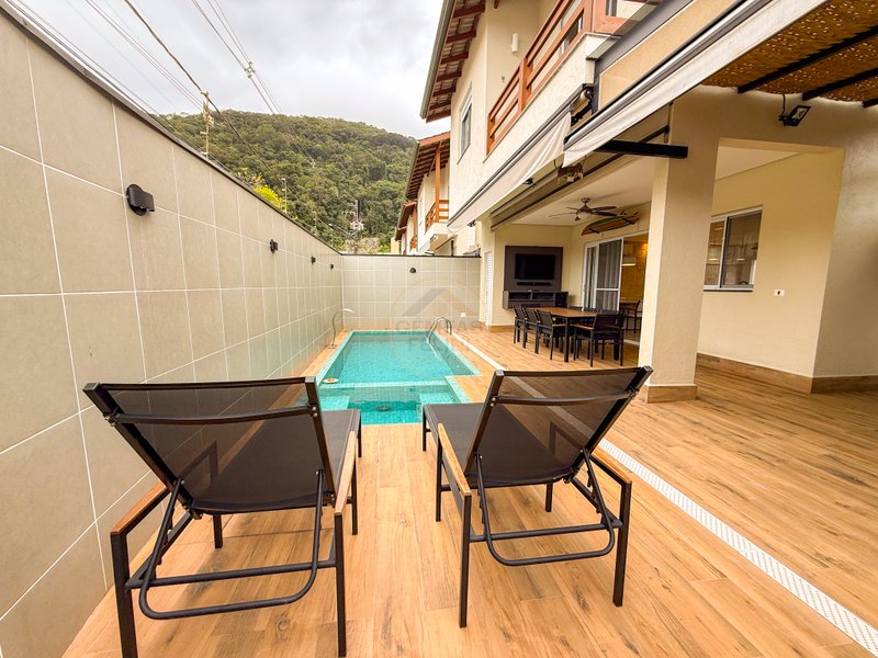 Casa em Condomínio na Praia de Juquehy - À VENDA  São Sebastião - 