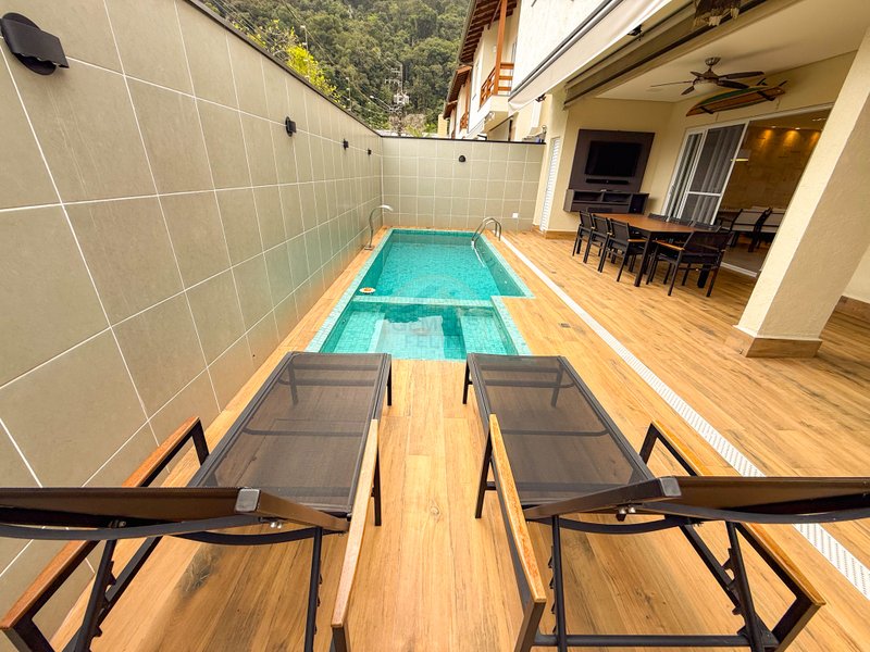 Casa em Condomínio na Praia de Juquehy - À VENDA  São Sebastião - 