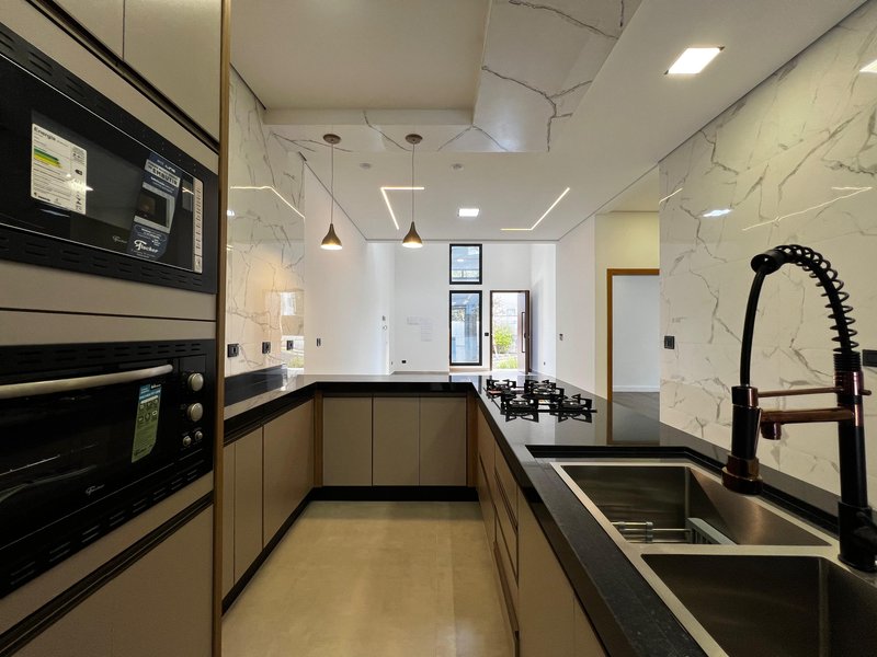 Casa Moderna com Área Gourmet e Piscina no Mosaico da Serra  Mogi das Cruzes - 