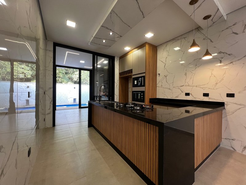 Casa Moderna com Área Gourmet e Piscina no Mosaico da Serra  Mogi das Cruzes - 