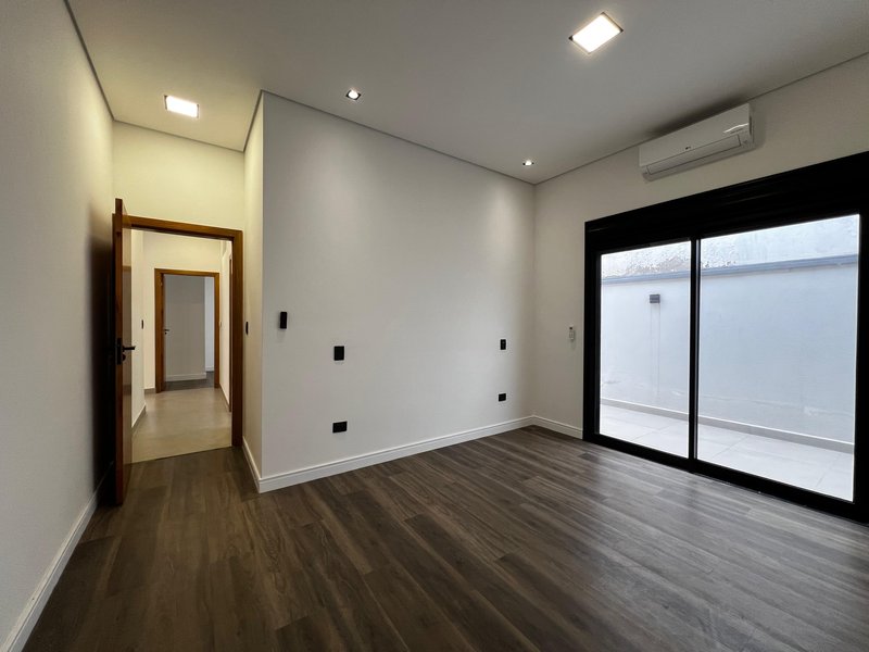 Casa Moderna com Área Gourmet e Piscina no Mosaico da Serra  Mogi das Cruzes - 