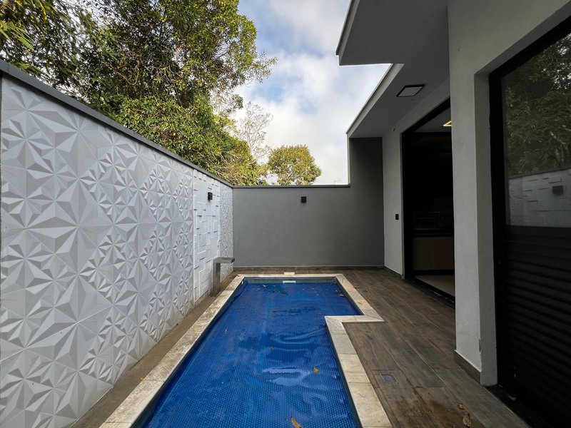 Casa Moderna com Área Gourmet e Piscina no Mosaico da Serra  Mogi das Cruzes - 