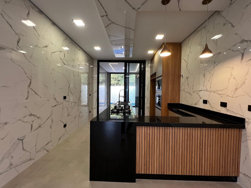 Casa Moderna com Área Gourmet e Piscina no Mosaico da Serra  Mogi das Cruzes - 