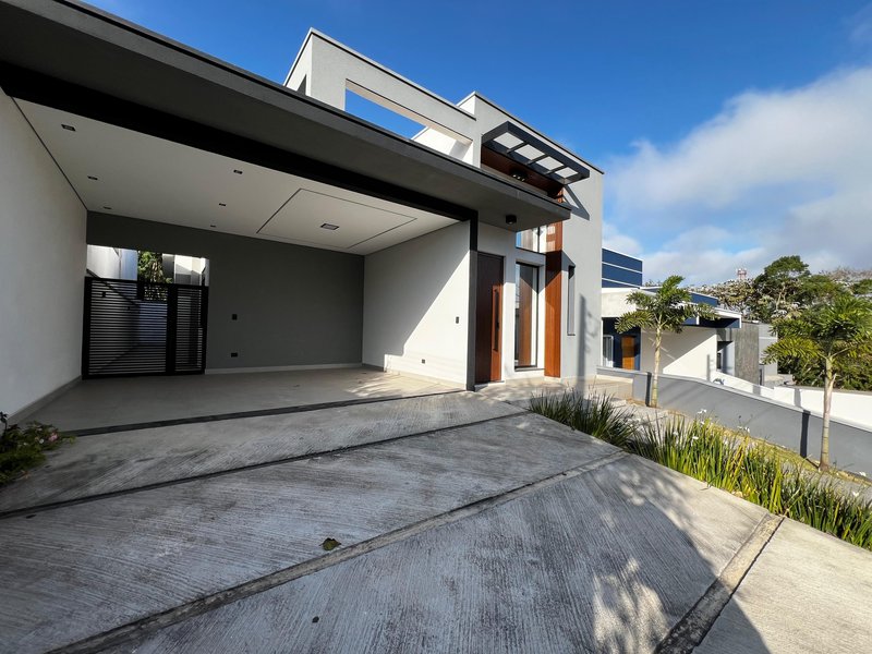 Casa Moderna com Área Gourmet e Piscina no Mosaico da Serra  Mogi das Cruzes - 