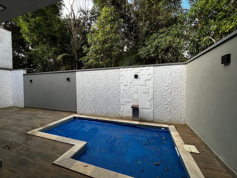 Casa Moderna com Área Gourmet e Piscina no Mosaico da Serra  Mogi das Cruzes - 