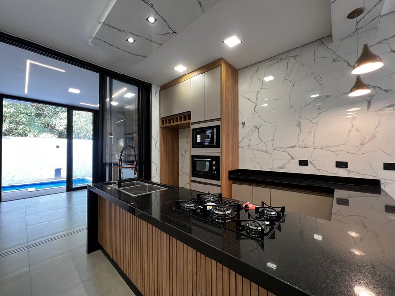 Casa Moderna com Área Gourmet e Piscina no Mosaico da Serra  Mogi das Cruzes - 