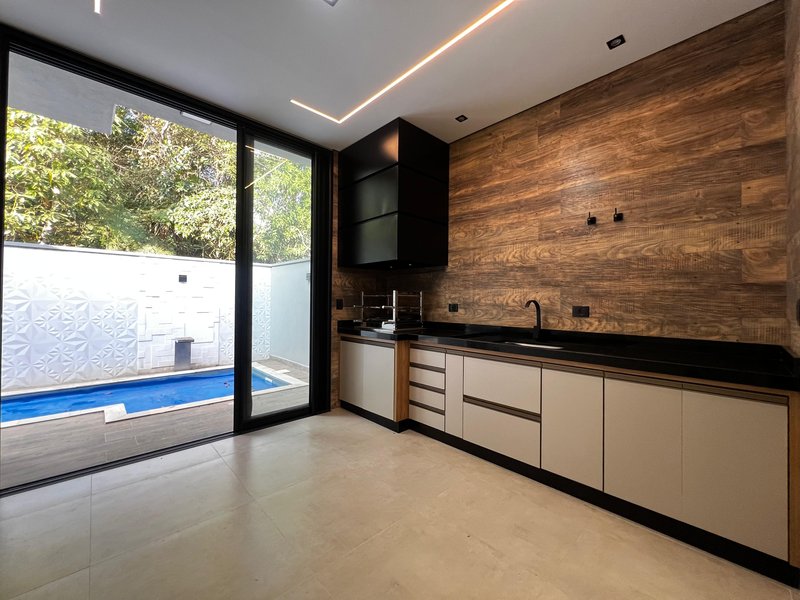 Casa Moderna com Área Gourmet e Piscina no Mosaico da Serra  Mogi das Cruzes - 
