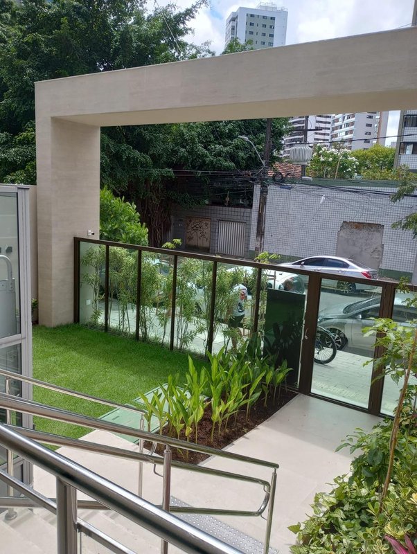 3 quartos (1 suíte). 84,17m². Varanda. Andar Alto. 02 vagas de garagem Rua Desembargador Martins Pereira Recife - 