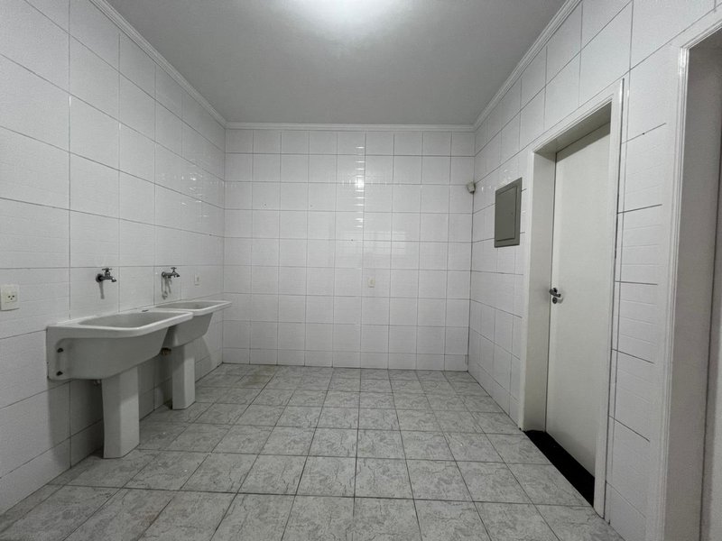 Sobrado Alto Padrão com Piscina e Quintal na Vila Oliveira  Mogi das Cruzes - 