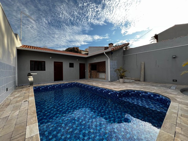Sobrado Alto Padrão com Piscina e Quintal na Vila Oliveira  Mogi das Cruzes - 