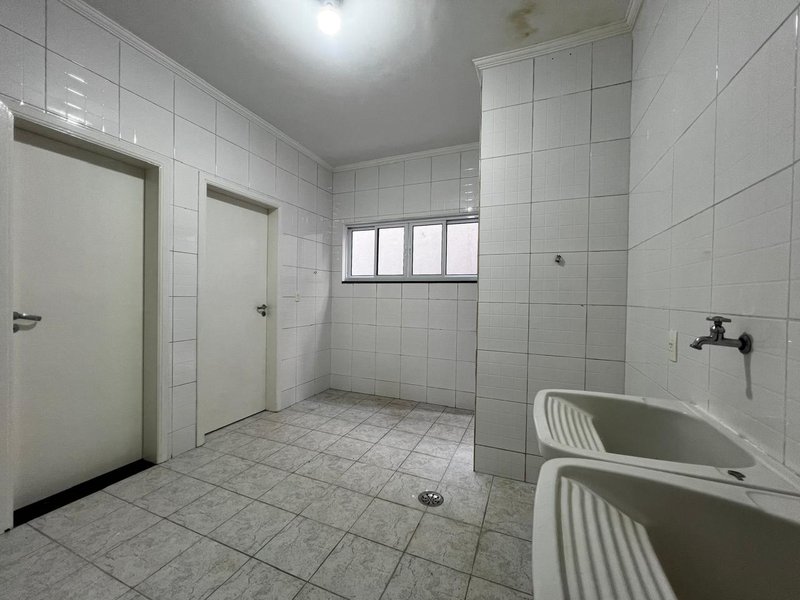 Sobrado Alto Padrão com Piscina e Quintal na Vila Oliveira  Mogi das Cruzes - 