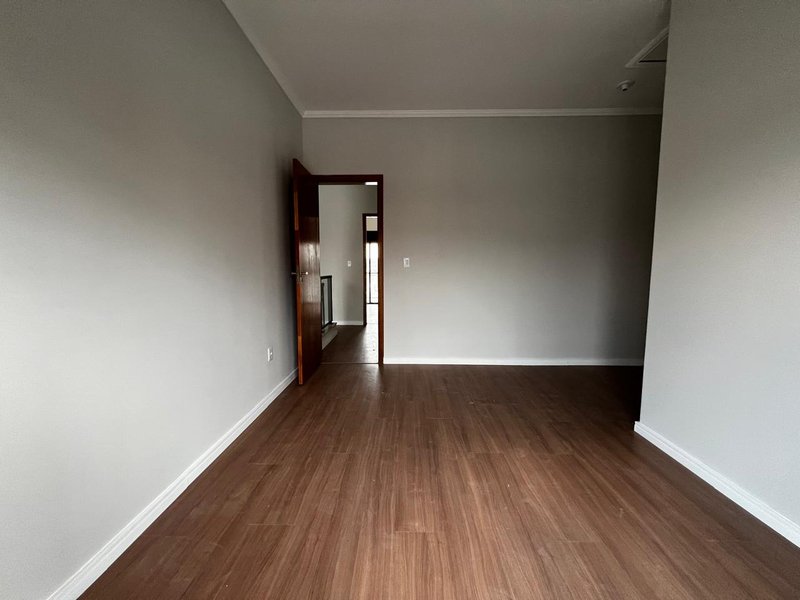 Sobrado com Área Gourmet e Quintal no Residencial Algarve  Mogi das Cruzes - 