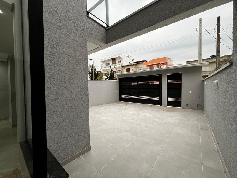 Sobrado com Área Gourmet e Quintal no Residencial Algarve  Mogi das Cruzes - 