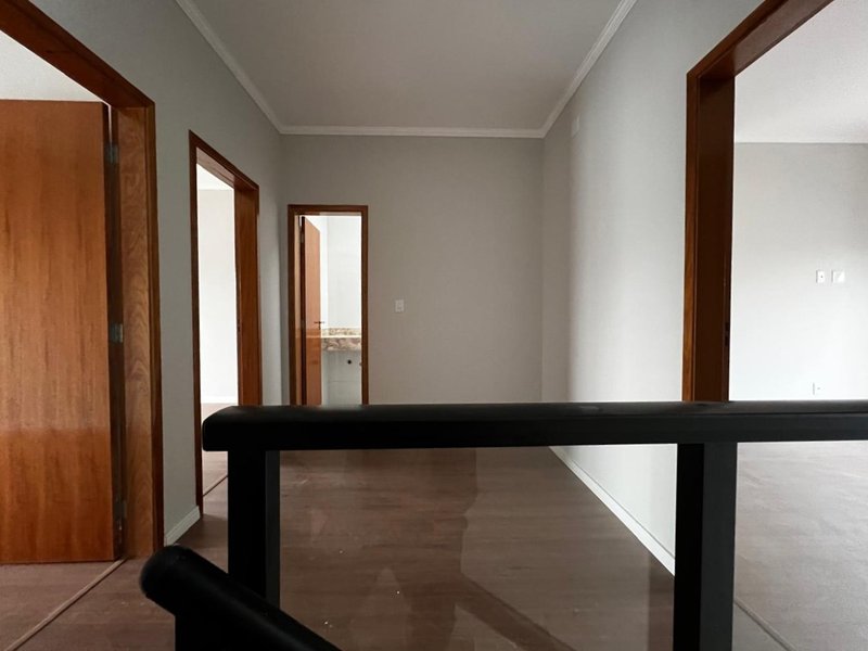 Sobrado com Área Gourmet e Quintal no Residencial Algarve  Mogi das Cruzes - 