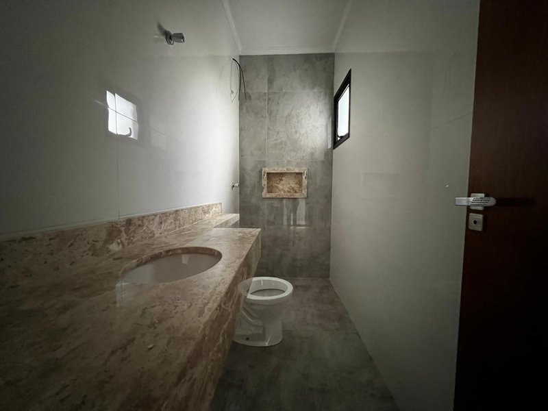 Sobrado com Área Gourmet e Quintal no Residencial Algarve  Mogi das Cruzes - 