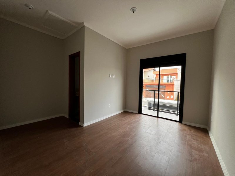 Sobrado com Área Gourmet e Quintal no Residencial Algarve  Mogi das Cruzes - 