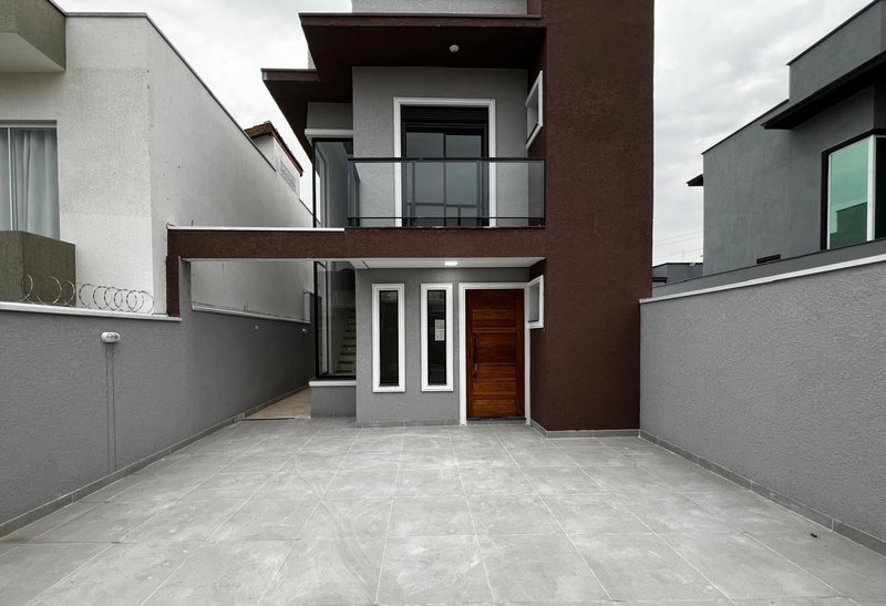 Sobrado com Área Gourmet e Quintal no Residencial Algarve  Mogi das Cruzes - 