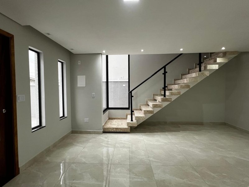 Sobrado com Área Gourmet e Quintal no Residencial Algarve  Mogi das Cruzes - 
