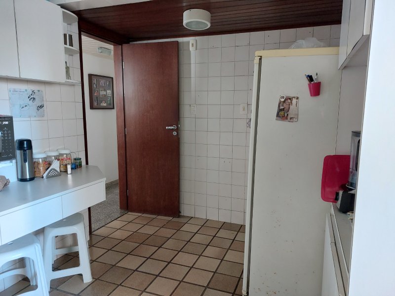APARTAMENTO 4 QUARTOS SUÍTE VARANDA PISCINA 2 GARAGENS À VENDA NO CAMINHO DAS ÁRVORES! Rua Várzea de Santo Antônio Salvador - 