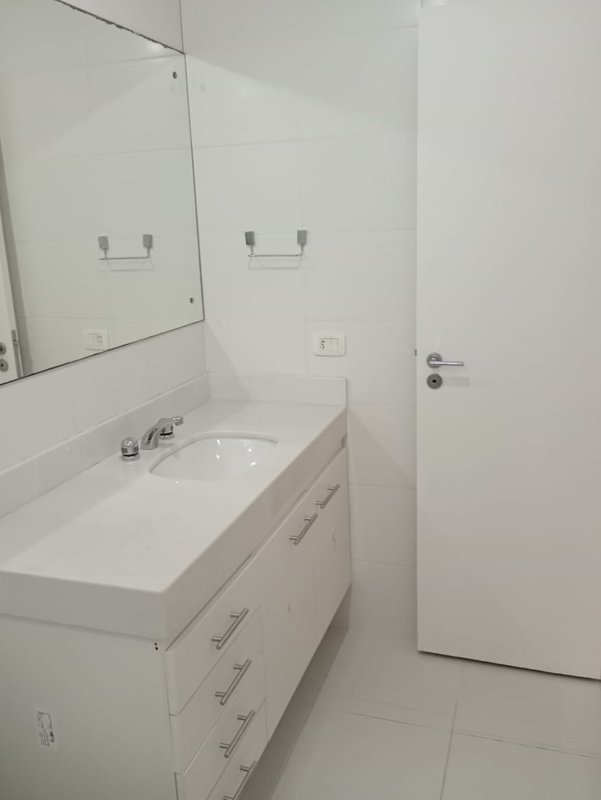Apartamento reformado com planta diferenciada no Jardim Oceânico  Rio de Janeiro - 