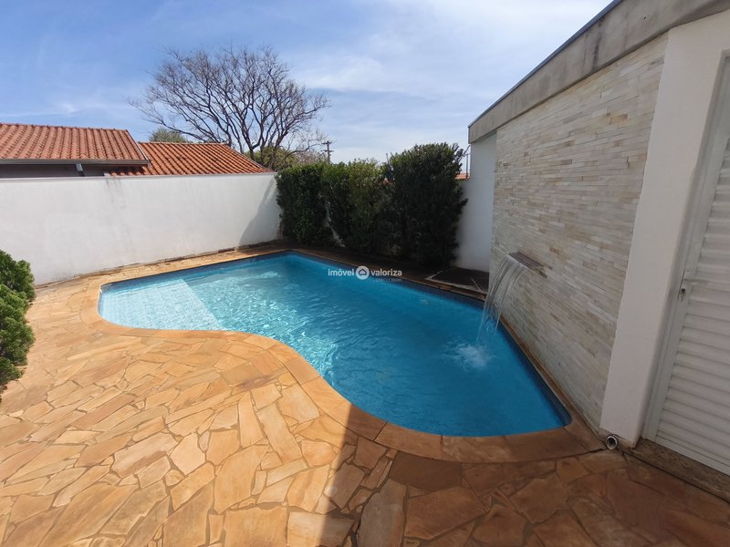 Sobrado com 3 dormitórios e área gourmet com piscina no Porto Seguro  Avaré - 