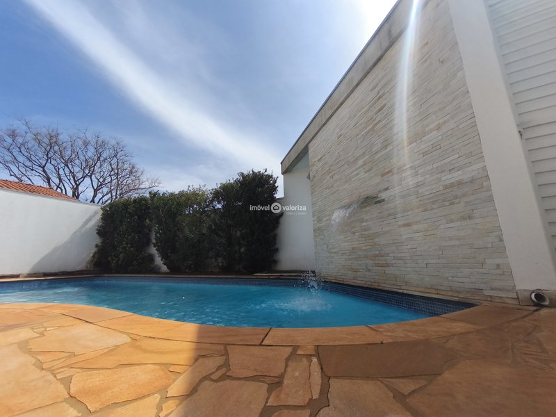 Sobrado com 3 dormitórios e área gourmet com piscina no Porto Seguro  Avaré - 