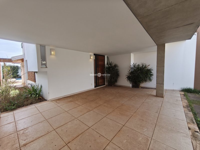 Sobrado com 3 dormitórios e área gourmet com piscina no Porto Seguro  Avaré - 