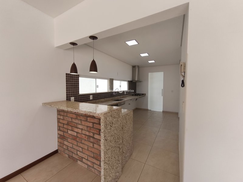 Sobrado com 3 dormitórios e área gourmet com piscina no Porto Seguro  Avaré - 