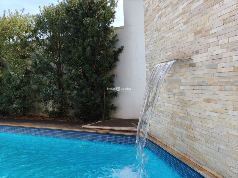 Sobrado com 3 dormitórios e área gourmet com piscina no Porto Seguro  Avaré - 