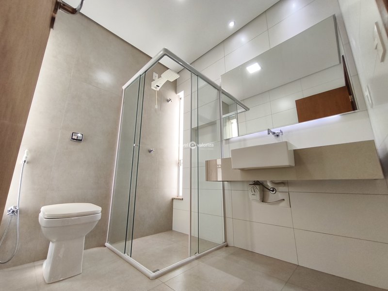 Sobrado com 3 dormitórios e área gourmet com piscina no Porto Seguro  Avaré - 